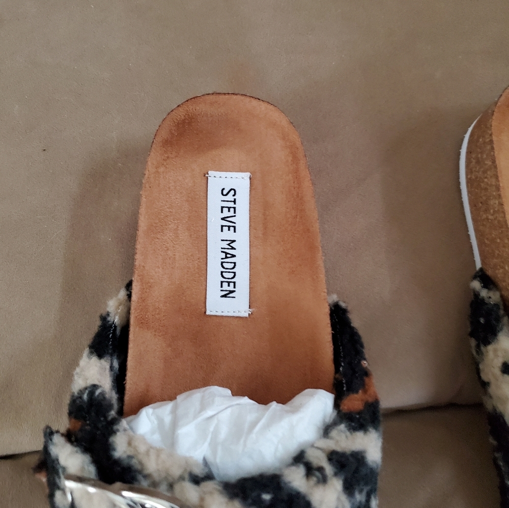 Sandals - Picture 2 of 4